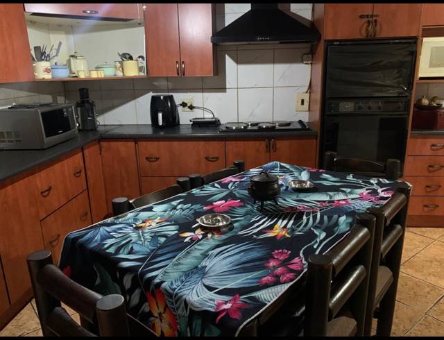 4 BEDROOM HOUSE FOR SALE IN VANDERBIJLPARK CE 2